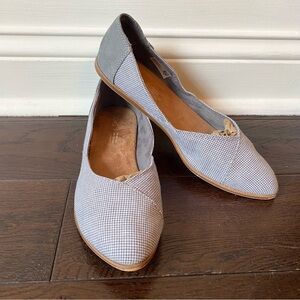 Toms Gray and White Flats